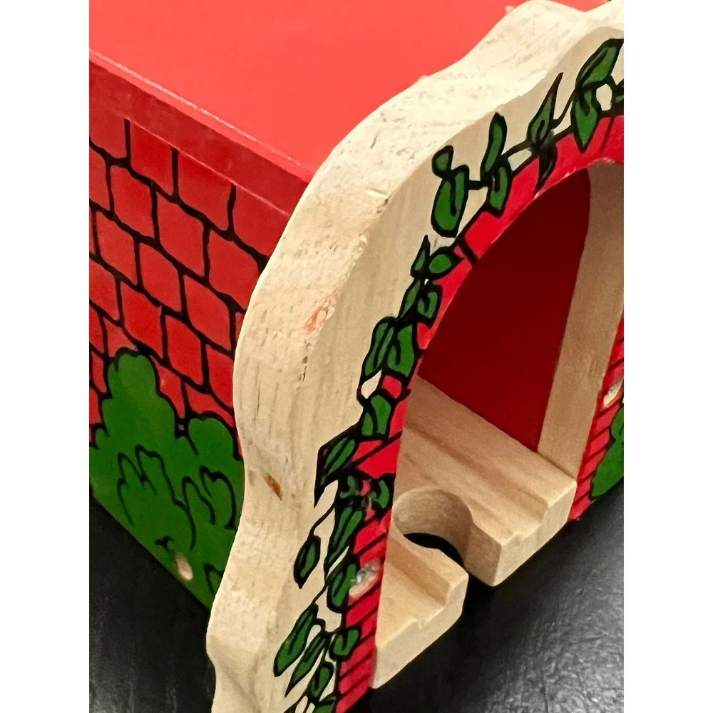Bigjigs Rail Wooden Train Tunnel Red Brick Ivy Print with 3 Risers One Size